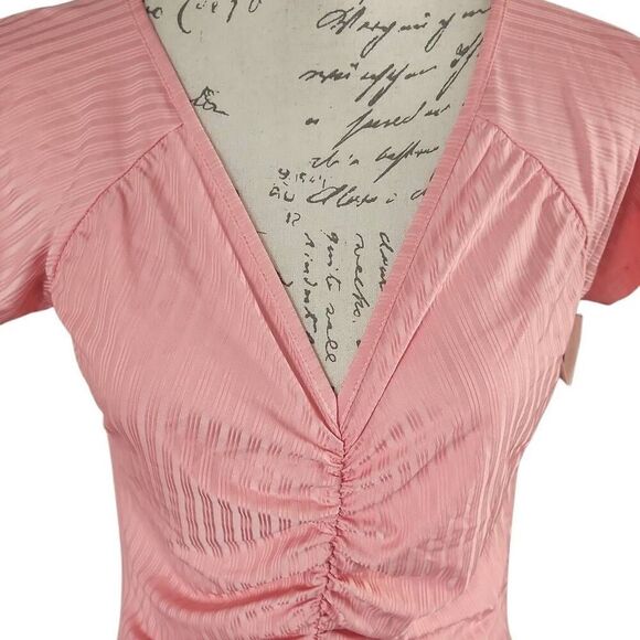 NSR Ladies Size Large Pink Ruched Front Short Sleeve Cropped Top - Picture 2 of 7